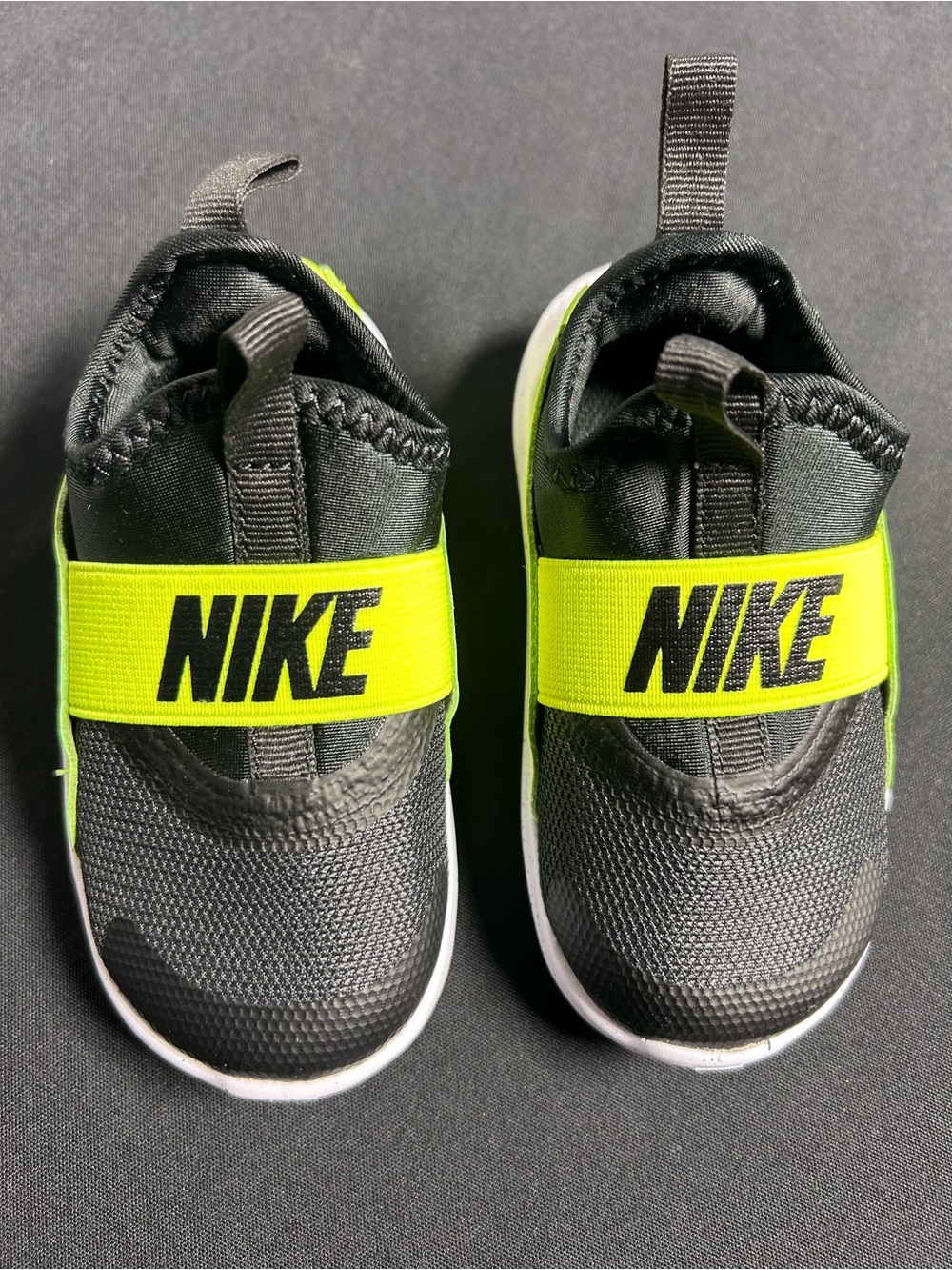 NWOB Nike Flex Runner TD Toddler Size 6C Black Volt Neon Yellow Slip On Shoes